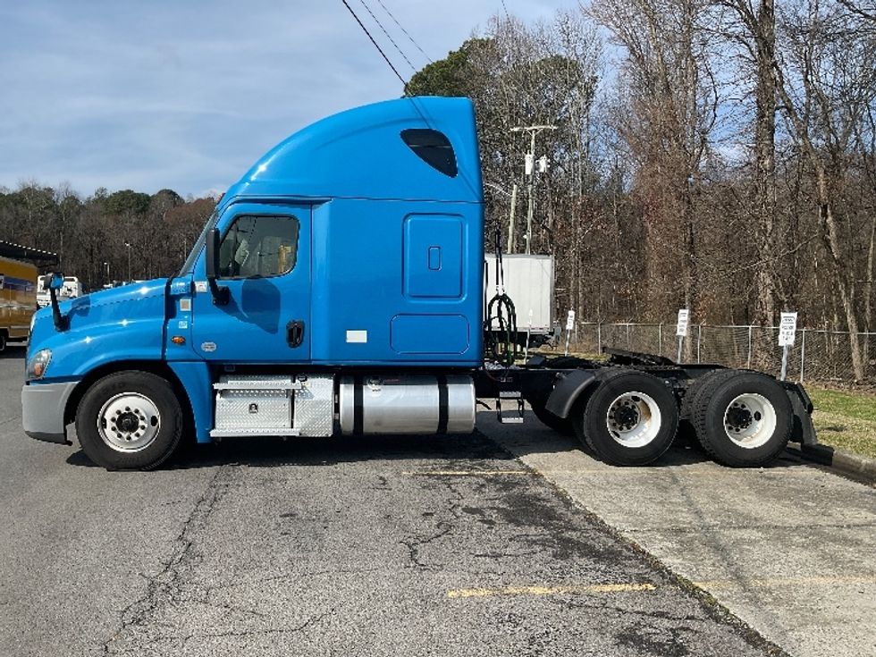 Sleeper Tractor-Heavy Duty Tractors-Freightliner-2020-Cascadia 12564ST-Dalton-GA-566,056\n\t\tmiles-$ 45,000 - Image 4