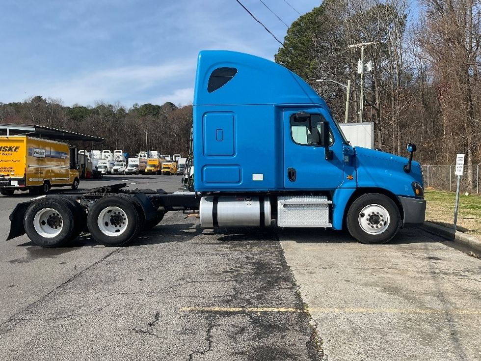Sleeper Tractor-Heavy Duty Tractors-Freightliner-2020-Cascadia 12564ST-Dalton-GA-566,056\n\t\tmiles-$ 45,000 - Image 8