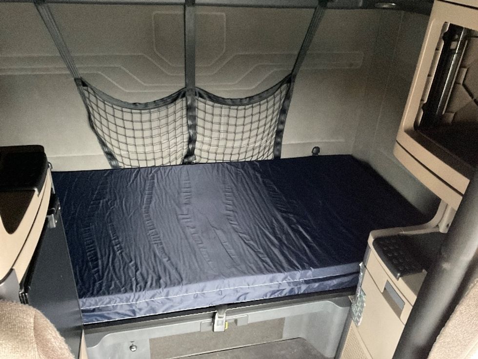 Sleeper Tractor-Heavy Duty Tractors-Freightliner-2020-Cascadia 12564ST-Dalton-GA-626,484\n\t\tmiles-$ 40,750 - Image 17