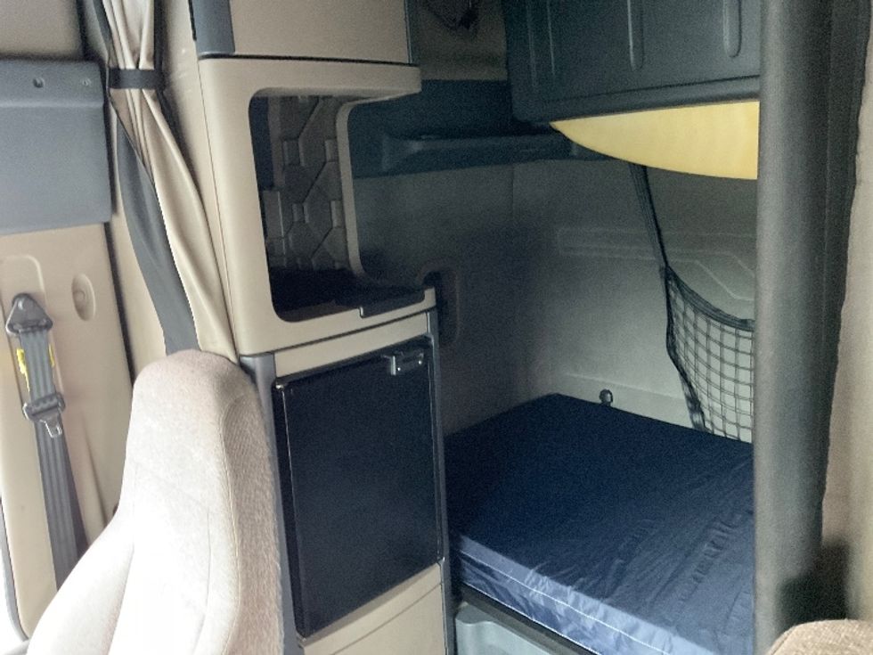 Sleeper Tractor-Heavy Duty Tractors-Freightliner-2020-Cascadia 12564ST-Dalton-GA-626,484\n\t\tmiles-$ 40,750 - Image 19