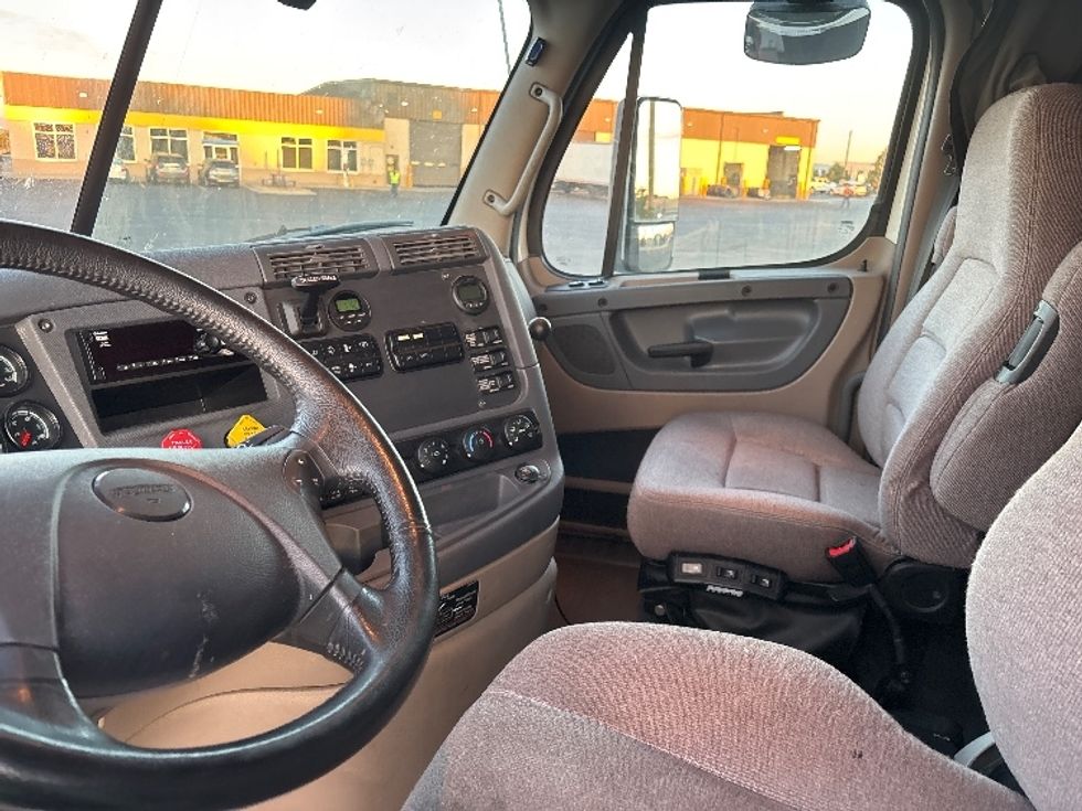 Sleeper Tractor-Heavy Duty Tractors-Freightliner-2020-Cascadia 12564ST-Denver-CO-167,862\n\t\tmiles-$ 86,000 - Image 10