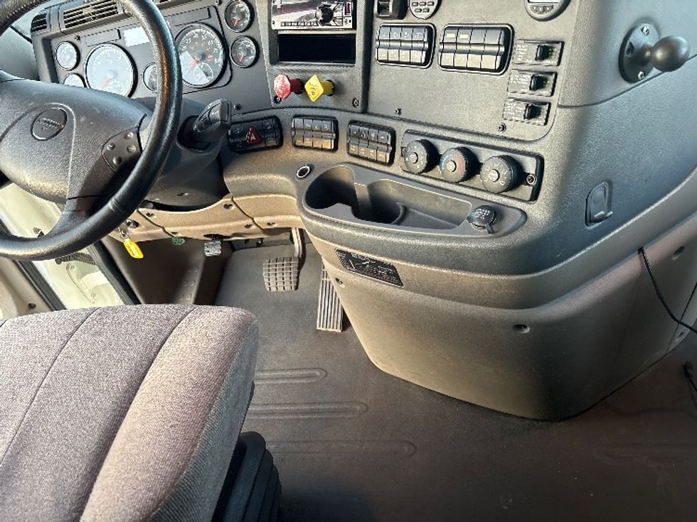 Sleeper Tractor-Heavy Duty Tractors-Freightliner-2020-Cascadia 12564ST-Denver-CO-167,862\n\t\tmiles-$ 86,000 - Image 12