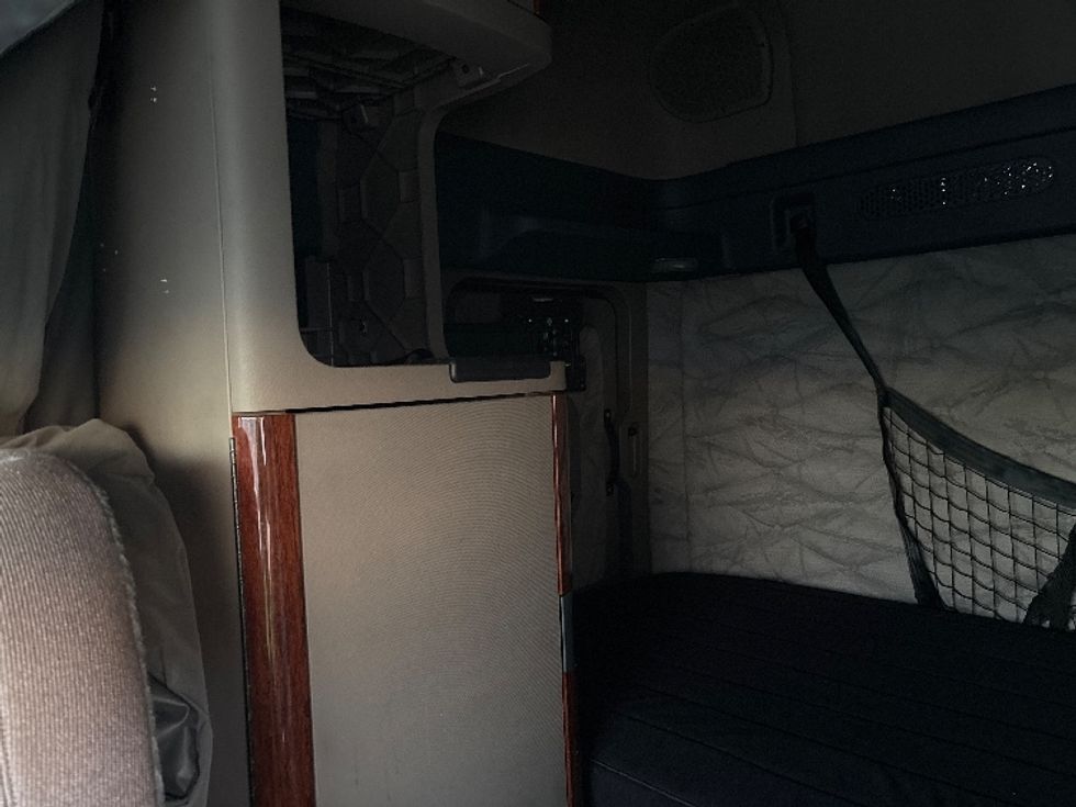 Sleeper Tractor-Heavy Duty Tractors-Freightliner-2020-Cascadia 12564ST-Denver-CO-167,862\n\t\tmiles-$ 86,000 - Image 19