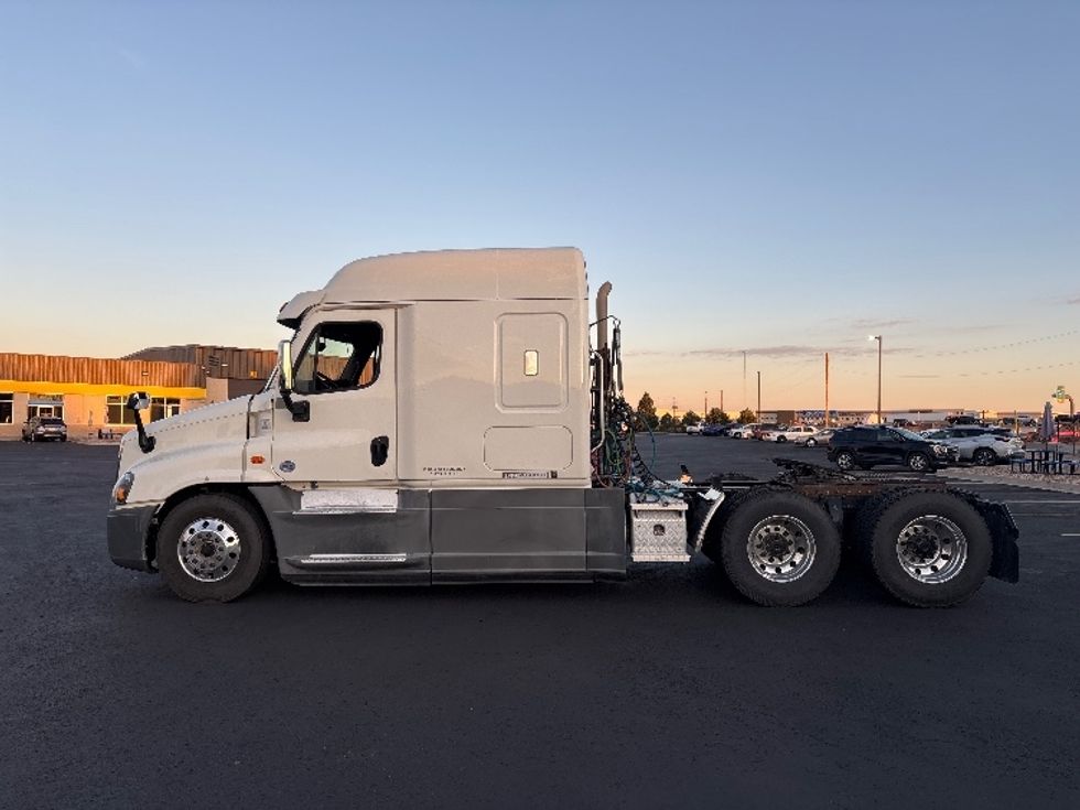Sleeper Tractor-Heavy Duty Tractors-Freightliner-2020-Cascadia 12564ST-Denver-CO-167,862\n\t\tmiles-$ 86,000 - Image 4