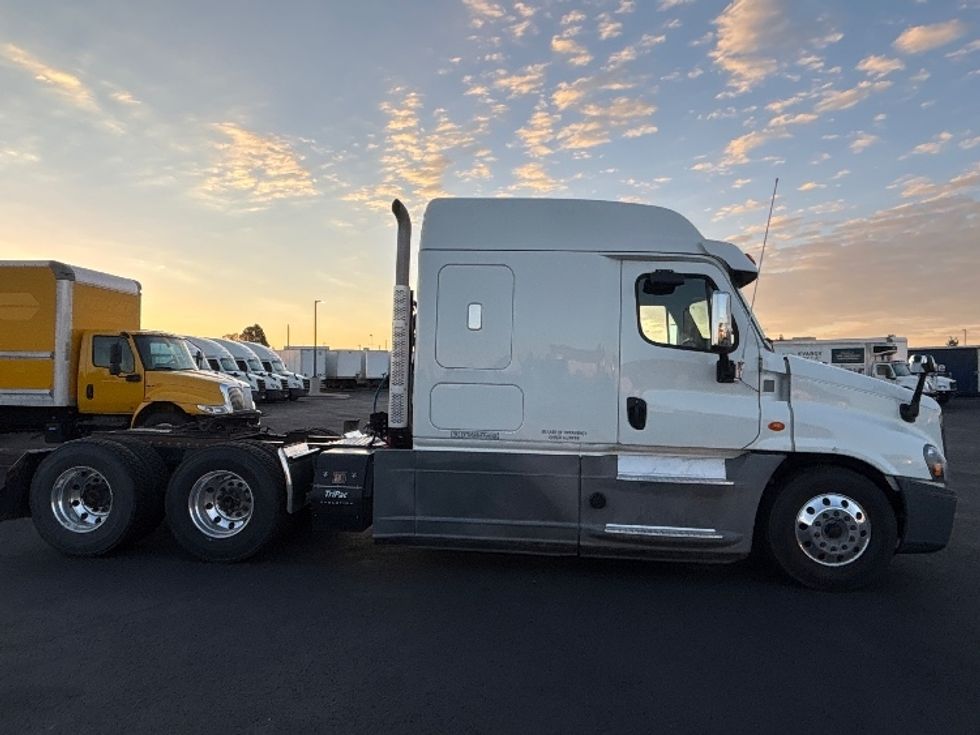 Sleeper Tractor-Heavy Duty Tractors-Freightliner-2020-Cascadia 12564ST-Denver-CO-167,862\n\t\tmiles-$ 86,000 - Image 8