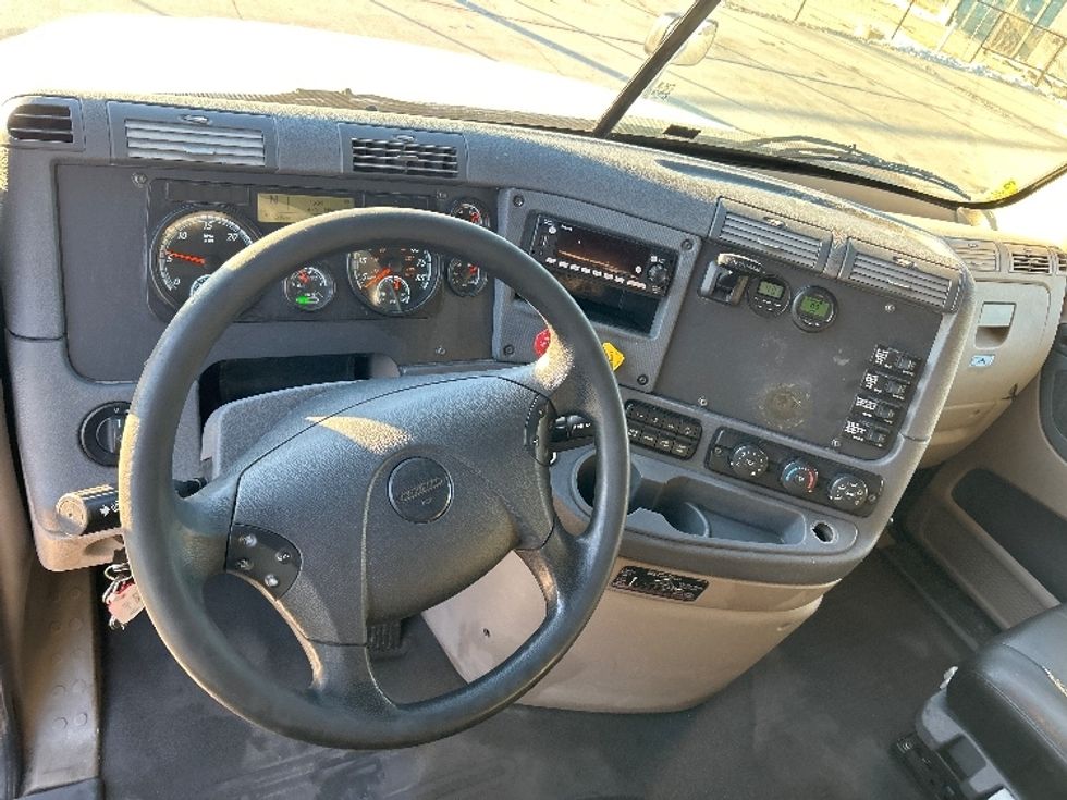 Sleeper Tractor-Heavy Duty Tractors-Freightliner-2020-Cascadia 12564ST-Des Moines-IA-531,508\n\t\tmiles-$ 49,250 - Image 11