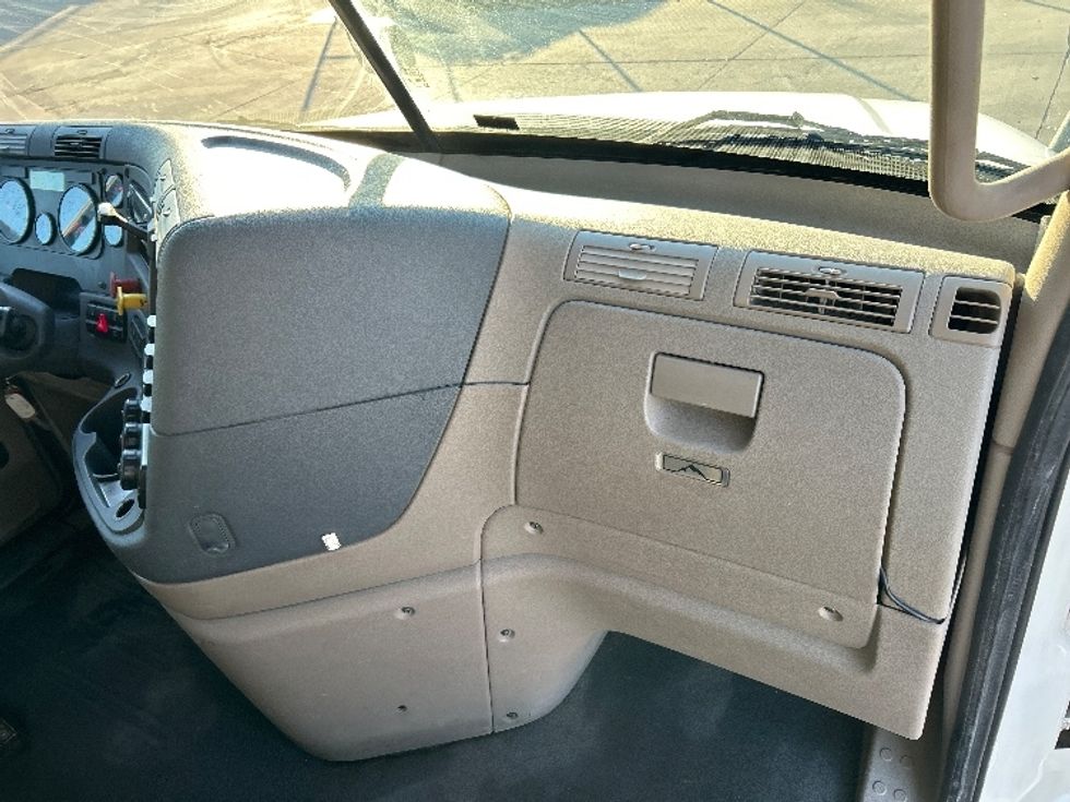 Sleeper Tractor-Heavy Duty Tractors-Freightliner-2020-Cascadia 12564ST-Des Moines-IA-531,508\n\t\tmiles-$ 49,250 - Image 14
