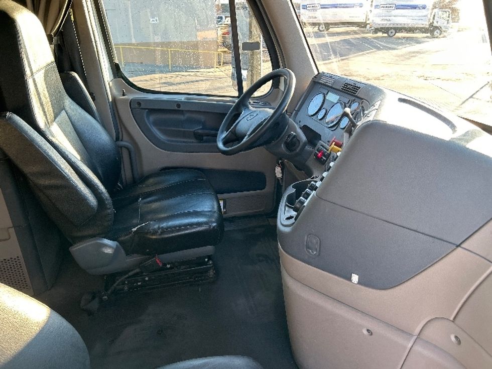 Sleeper Tractor-Heavy Duty Tractors-Freightliner-2020-Cascadia 12564ST-Des Moines-IA-531,508\n\t\tmiles-$ 49,250 - Image 15