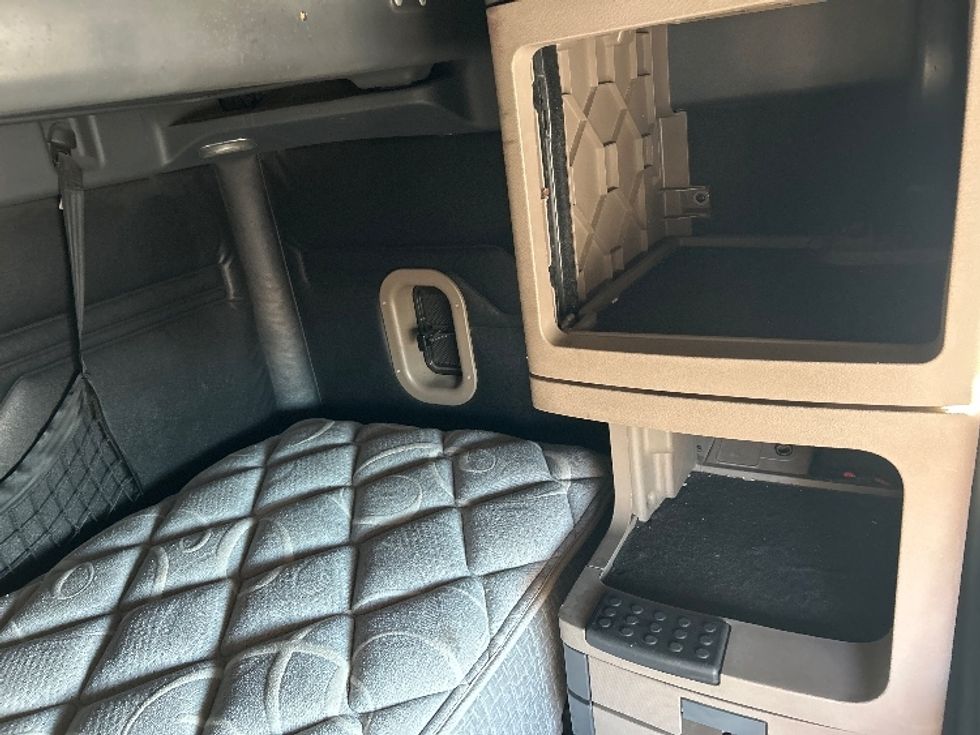 Sleeper Tractor-Heavy Duty Tractors-Freightliner-2020-Cascadia 12564ST-Des Moines-IA-531,508\n\t\tmiles-$ 49,250 - Image 18