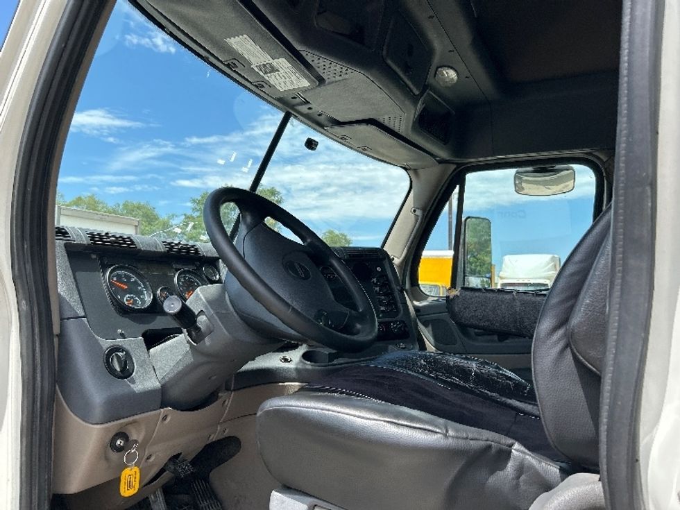 Sleeper Tractor-Heavy Duty Tractors-Freightliner-2020-Cascadia 12564ST-Des Moines-IA-550,716\n\t\tmiles-$ 52,750 - Image 10