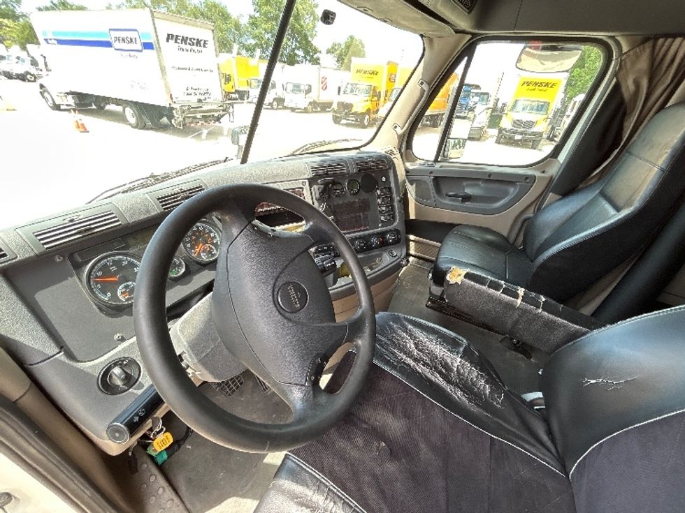 Sleeper Tractor-Heavy Duty Tractors-Freightliner-2020-Cascadia 12564ST-Des Moines-IA-550,716\n\t\tmiles-$ 52,750 - Image 11