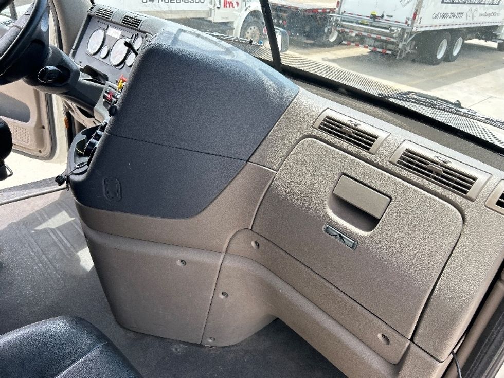 Sleeper Tractor-Heavy Duty Tractors-Freightliner-2020-Cascadia 12564ST-Des Moines-IA-550,716\n\t\tmiles-$ 52,750 - Image 14