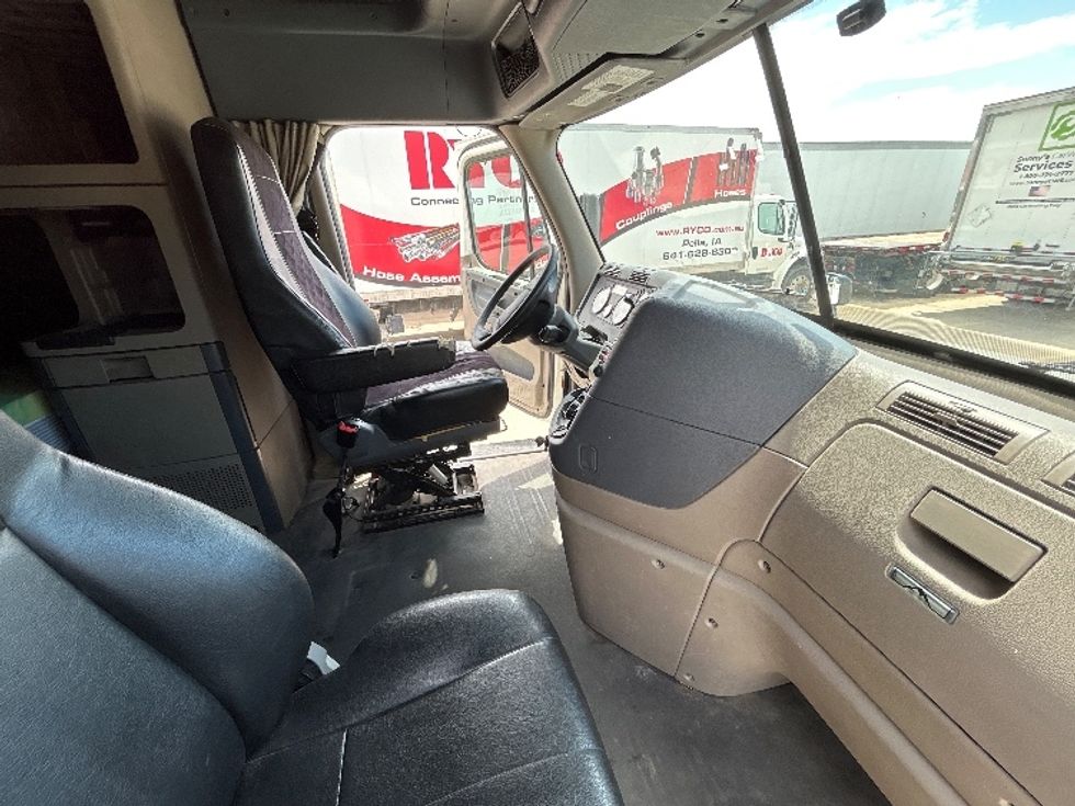 Sleeper Tractor-Heavy Duty Tractors-Freightliner-2020-Cascadia 12564ST-Des Moines-IA-550,716\n\t\tmiles-$ 52,750 - Image 15