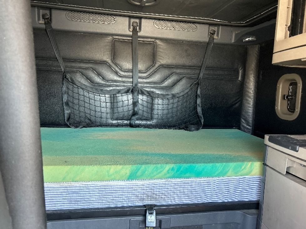 Sleeper Tractor-Heavy Duty Tractors-Freightliner-2020-Cascadia 12564ST-Des Moines-IA-550,716\n\t\tmiles-$ 52,750 - Image 17