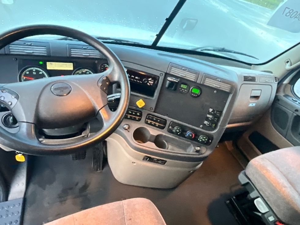 Sleeper Tractor-Heavy Duty Tractors-Freightliner-2020-Cascadia 12564ST-East Chicago-IN-334,065\n\t\tmiles-$ 62,750 - Image 10