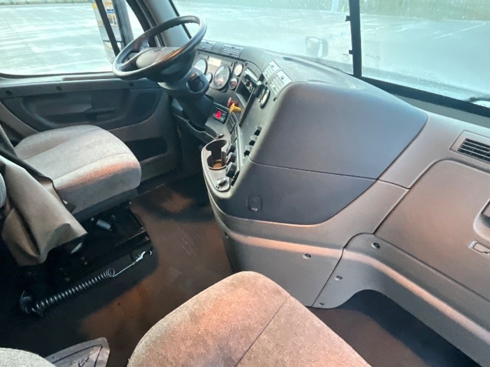 Sleeper Tractor-Heavy Duty Tractors-Freightliner-2020-Cascadia 12564ST-East Chicago-IN-334,065\n\t\tmiles-$ 62,750 - Image 14