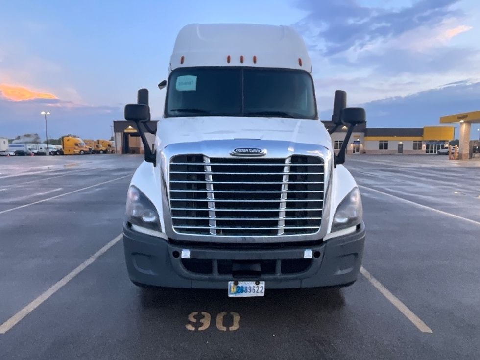 Sleeper Tractor-Heavy Duty Tractors-Freightliner-2020-Cascadia 12564ST-East Chicago-IN-334,065\n\t\tmiles-$ 62,750 - Image 2