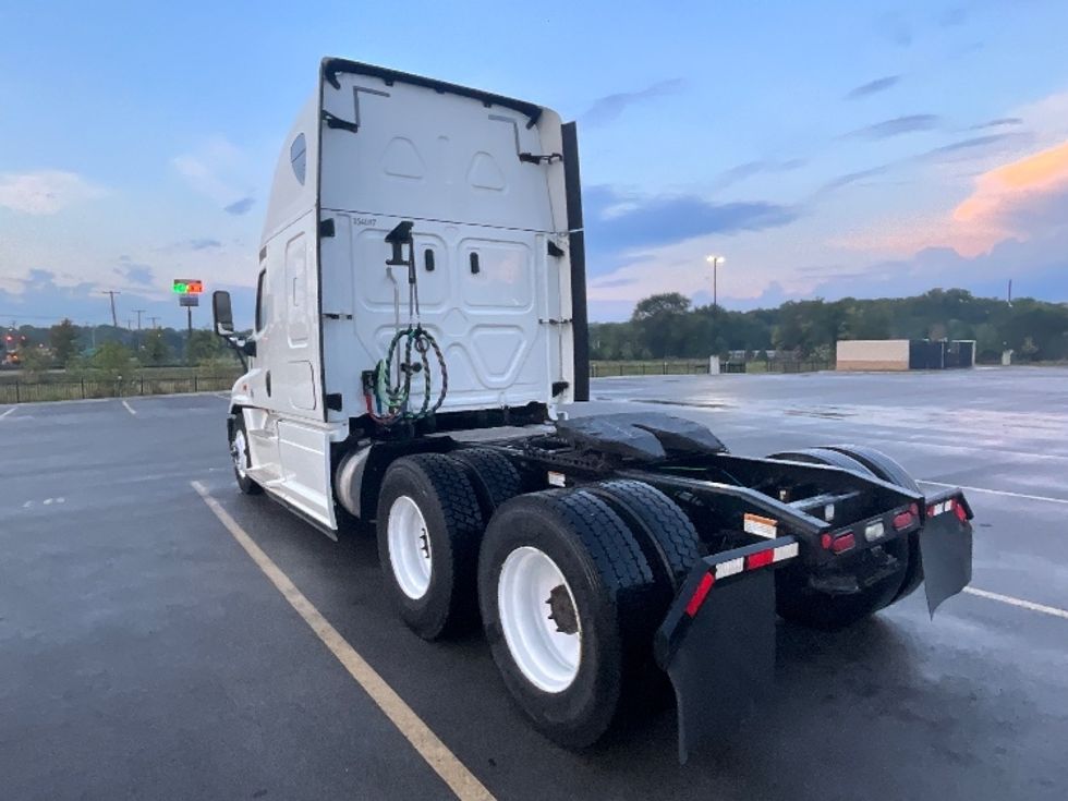 Sleeper Tractor-Heavy Duty Tractors-Freightliner-2020-Cascadia 12564ST-East Chicago-IN-334,065\n\t\tmiles-$ 62,750 - Image 5