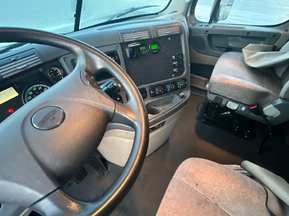 Sleeper Tractor-Heavy Duty Tractors-Freightliner-2020-Cascadia 12564ST-East Chicago-IN-334,065\n\t\tmiles-$ 62,750 - Image 9