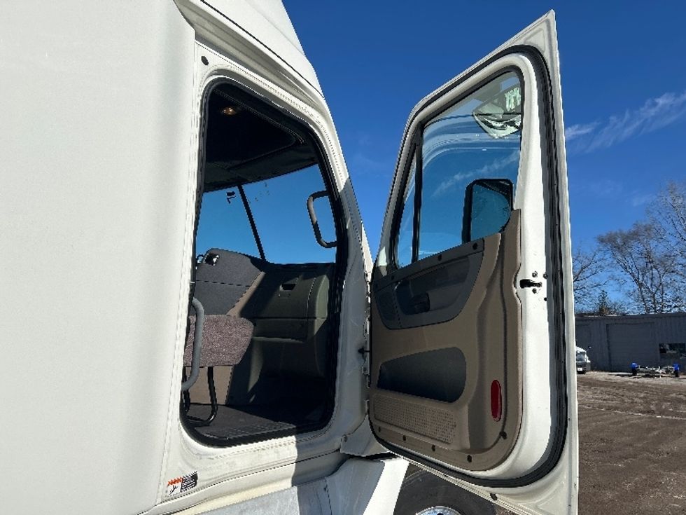 Sleeper Tractor-Heavy Duty Tractors-Freightliner-2020-Cascadia 12564ST-East Chicago-IN-432,113\n\t\tmiles-$ 55,000 - Image 13