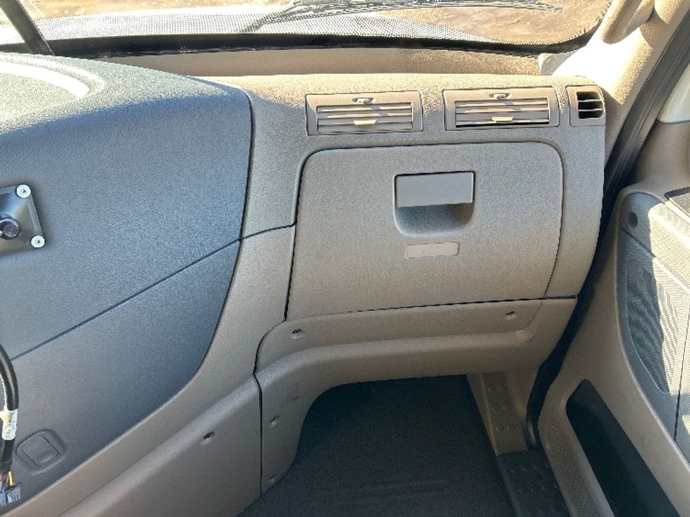 Sleeper Tractor-Heavy Duty Tractors-Freightliner-2020-Cascadia 12564ST-East Chicago-IN-432,113\n\t\tmiles-$ 55,000 - Image 14