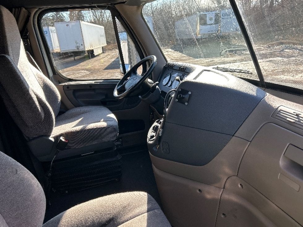 Sleeper Tractor-Heavy Duty Tractors-Freightliner-2020-Cascadia 12564ST-East Chicago-IN-432,113\n\t\tmiles-$ 55,000 - Image 15