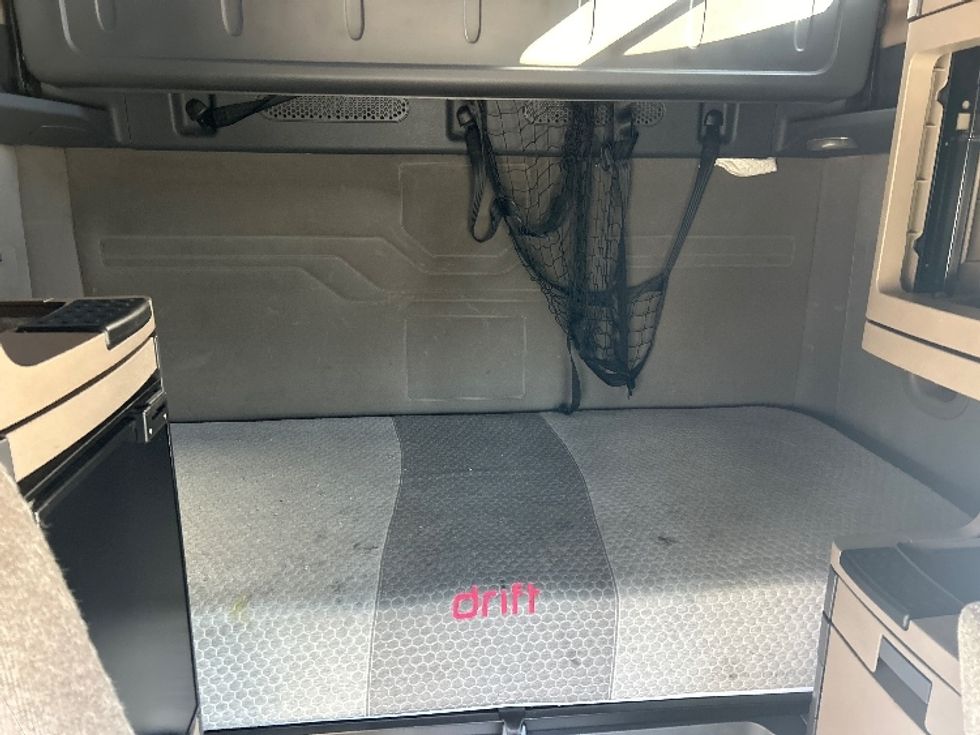 Sleeper Tractor-Heavy Duty Tractors-Freightliner-2020-Cascadia 12564ST-East Chicago-IN-432,113\n\t\tmiles-$ 55,000 - Image 16