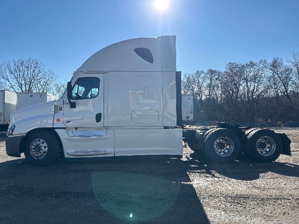 Sleeper Tractor-Heavy Duty Tractors-Freightliner-2020-Cascadia 12564ST-East Chicago-IN-432,113\n\t\tmiles-$ 55,000 - Image 4