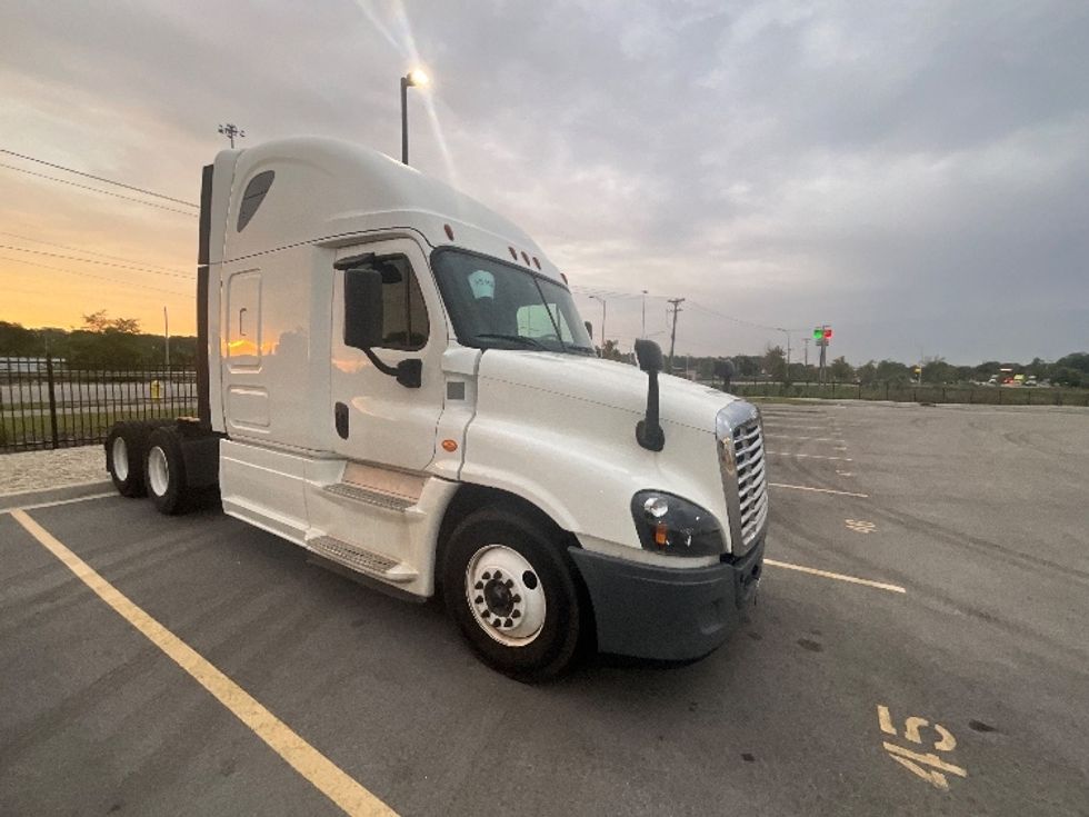 Sleeper Tractor-Heavy Duty Tractors-Freightliner-2020-Cascadia 12564ST-East Chicago-IN-433,499\n\t\tmiles-$ 57,250 - Image 1