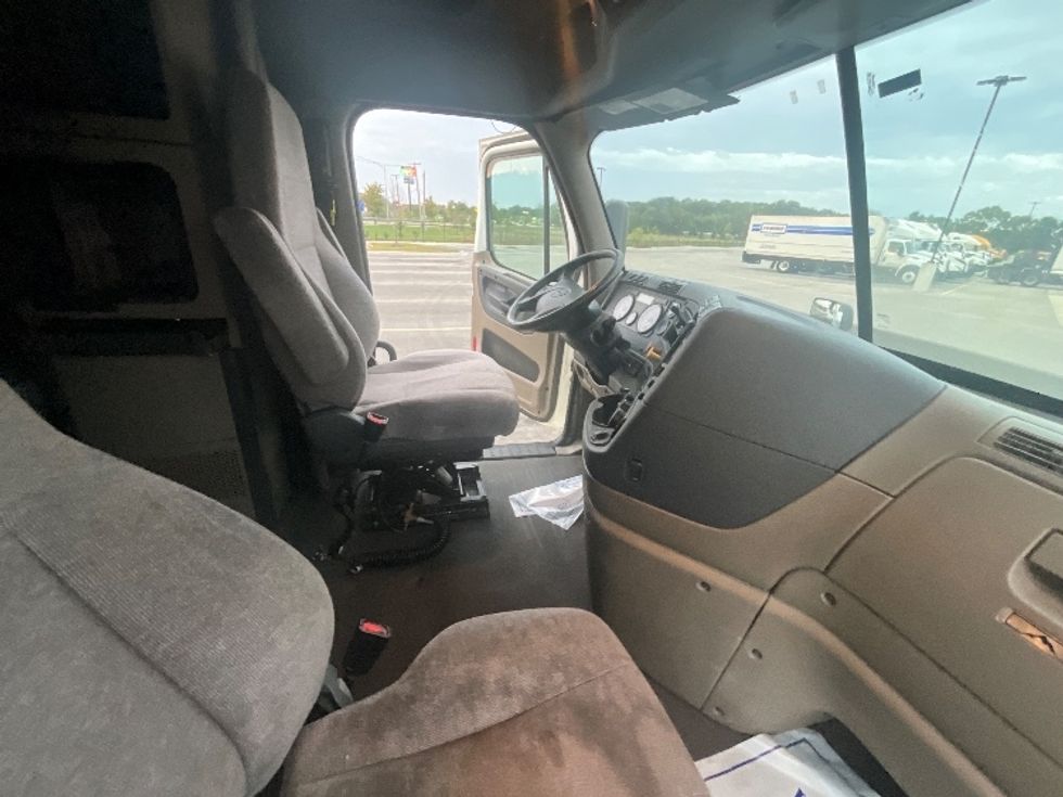 Sleeper Tractor-Heavy Duty Tractors-Freightliner-2020-Cascadia 12564ST-East Chicago-IN-433,499\n\t\tmiles-$ 57,250 - Image 15