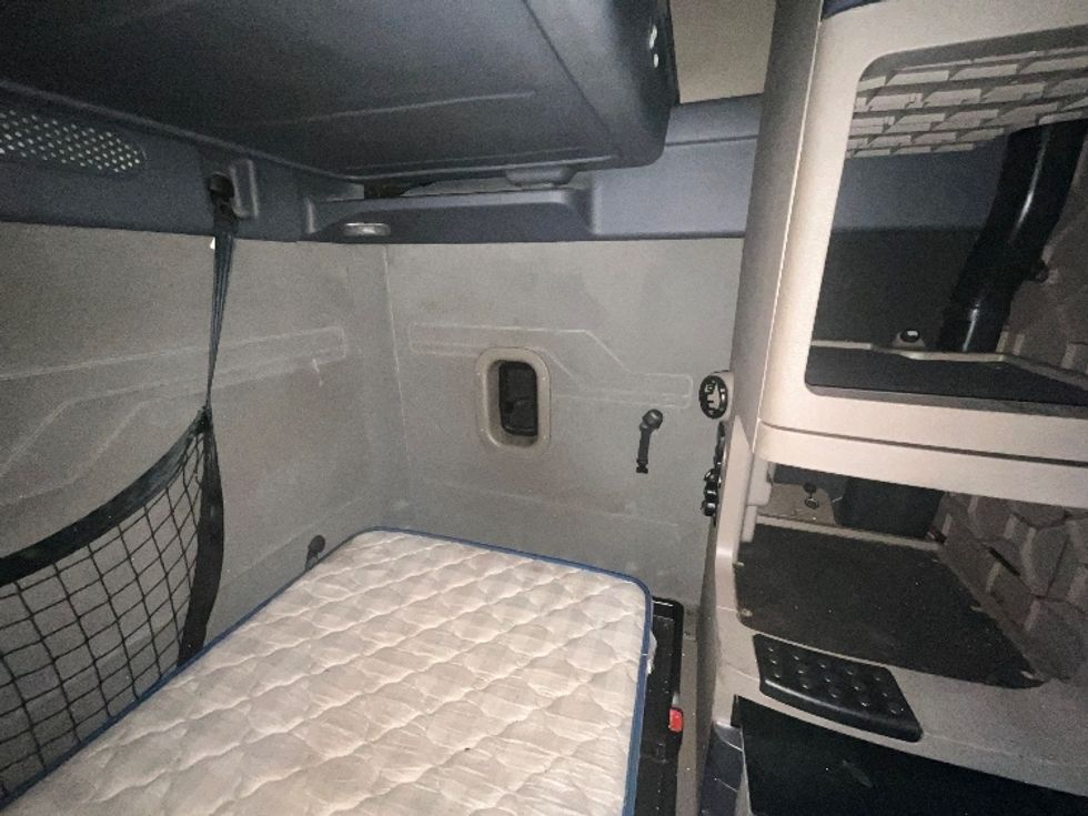 Sleeper Tractor-Heavy Duty Tractors-Freightliner-2020-Cascadia 12564ST-East Chicago-IN-433,499\n\t\tmiles-$ 57,250 - Image 18