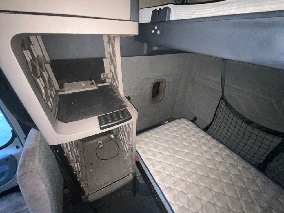 Sleeper Tractor-Heavy Duty Tractors-Freightliner-2020-Cascadia 12564ST-East Chicago-IN-433,499\n\t\tmiles-$ 57,250 - Image 19