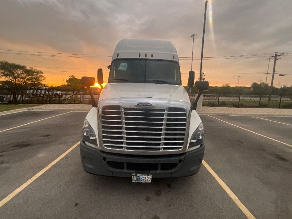 Sleeper Tractor-Heavy Duty Tractors-Freightliner-2020-Cascadia 12564ST-East Chicago-IN-433,499\n\t\tmiles-$ 57,250 - Image 2