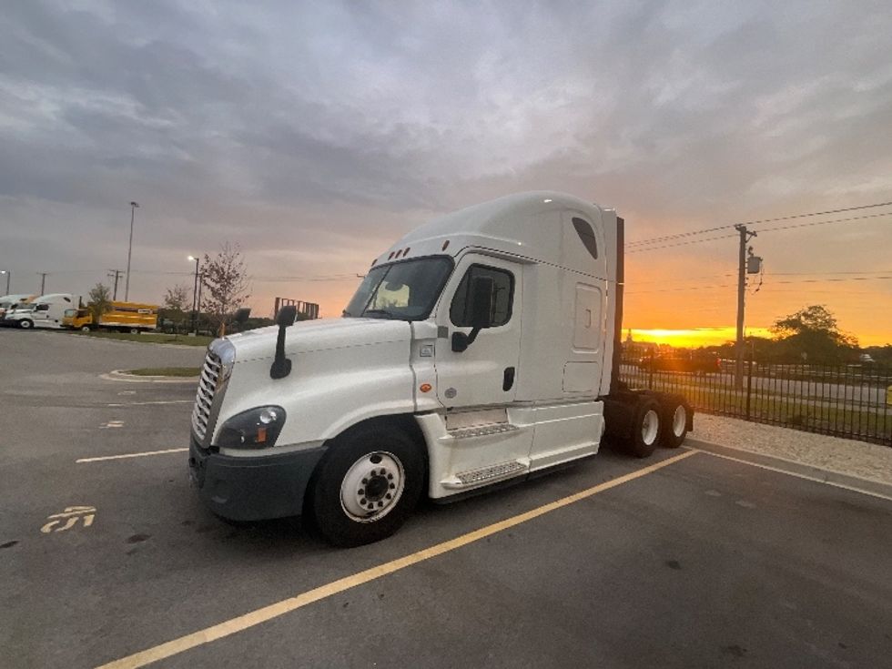 Sleeper Tractor-Heavy Duty Tractors-Freightliner-2020-Cascadia 12564ST-East Chicago-IN-433,499\n\t\tmiles-$ 57,250 - Image 3