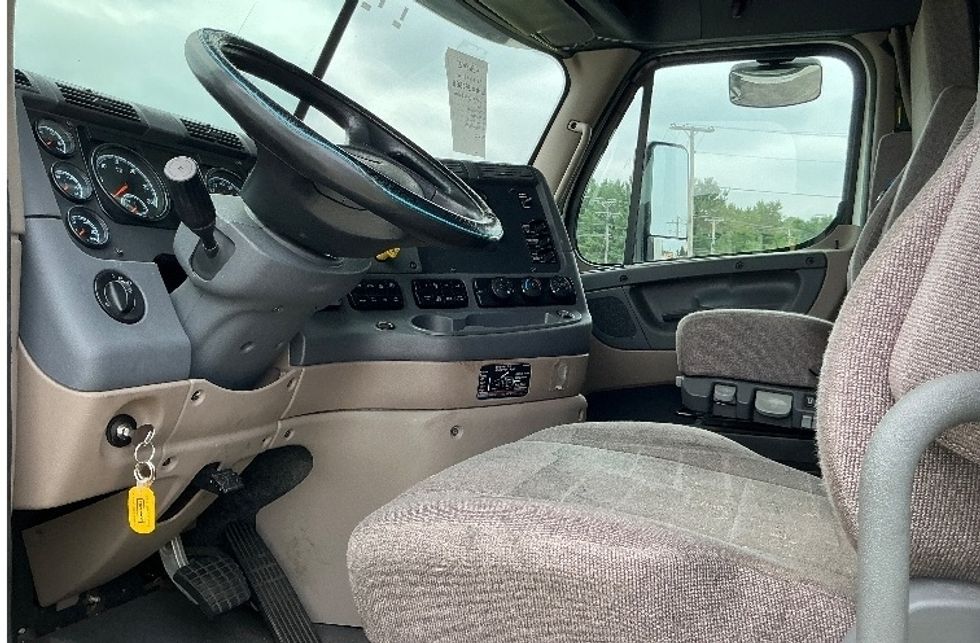 Sleeper Tractor-Heavy Duty Tractors-Freightliner-2020-Cascadia 12564ST-Elkhart-IN-264,263\n\t\tmiles-$ 71,250 - Image 10