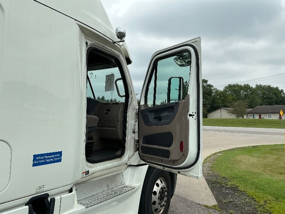 Sleeper Tractor-Heavy Duty Tractors-Freightliner-2020-Cascadia 12564ST-Elkhart-IN-264,263\n\t\tmiles-$ 71,250 - Image 13