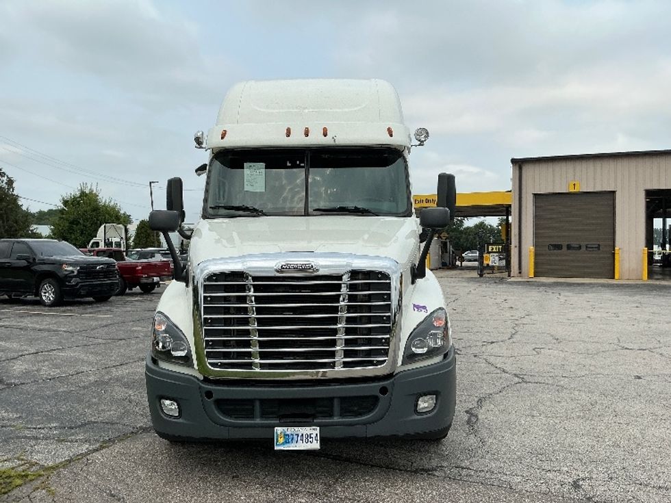 Sleeper Tractor-Heavy Duty Tractors-Freightliner-2020-Cascadia 12564ST-Elkhart-IN-264,263\n\t\tmiles-$ 71,250 - Image 2