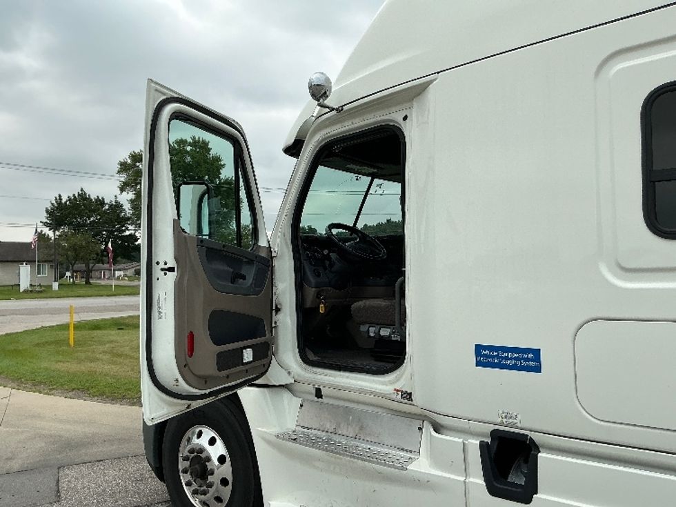 Sleeper Tractor-Heavy Duty Tractors-Freightliner-2020-Cascadia 12564ST-Elkhart-IN-264,263\n\t\tmiles-$ 71,250 - Image 9