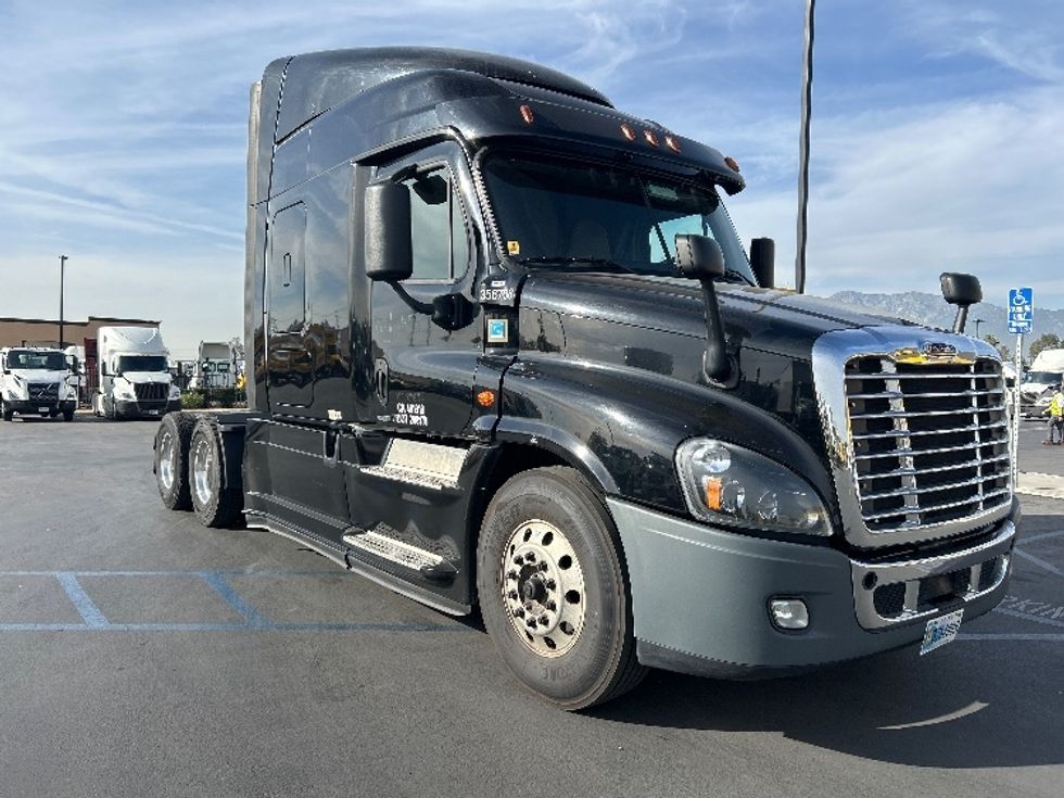 Sleeper Tractor-Heavy Duty Tractors-Freightliner-2020-Cascadia 12564ST-Fontana-CA-364,921\n\t\tmiles-$ 66,000 - Image 1