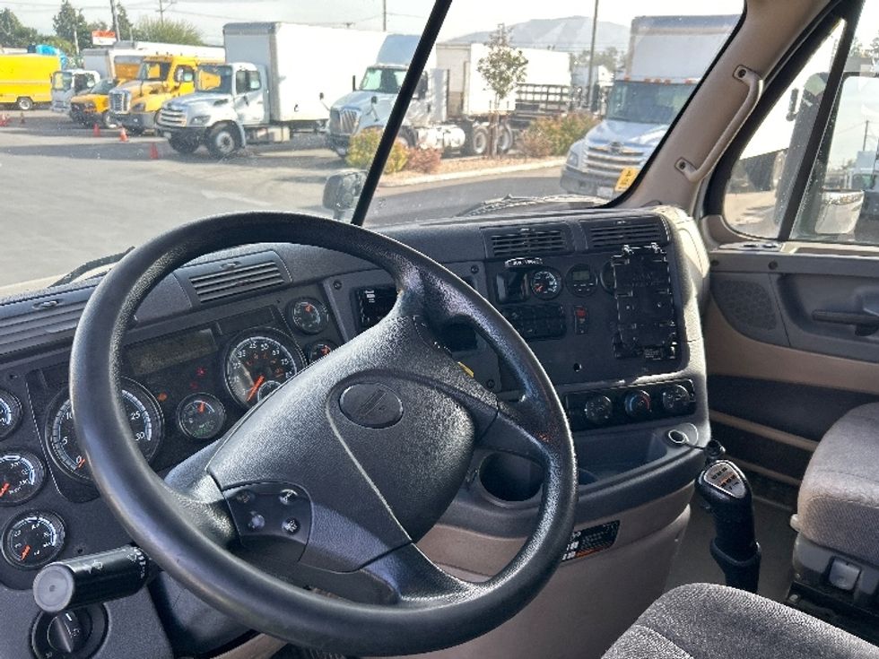 Sleeper Tractor-Heavy Duty Tractors-Freightliner-2020-Cascadia 12564ST-Fontana-CA-364,921\n\t\tmiles-$ 66,000 - Image 10