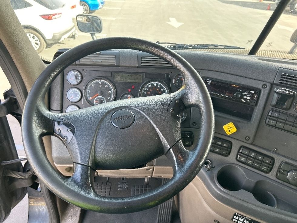 Sleeper Tractor-Heavy Duty Tractors-Freightliner-2020-Cascadia 12564ST-Fontana-CA-364,921\n\t\tmiles-$ 66,000 - Image 11