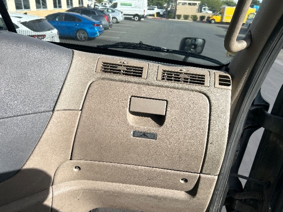 Sleeper Tractor-Heavy Duty Tractors-Freightliner-2020-Cascadia 12564ST-Fontana-CA-364,921\n\t\tmiles-$ 66,000 - Image 14