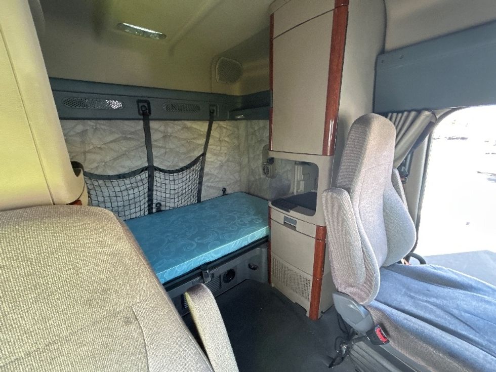 Sleeper Tractor-Heavy Duty Tractors-Freightliner-2020-Cascadia 12564ST-Fontana-CA-364,921\n\t\tmiles-$ 66,000 - Image 16