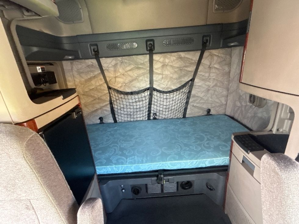 Sleeper Tractor-Heavy Duty Tractors-Freightliner-2020-Cascadia 12564ST-Fontana-CA-364,921\n\t\tmiles-$ 66,000 - Image 17