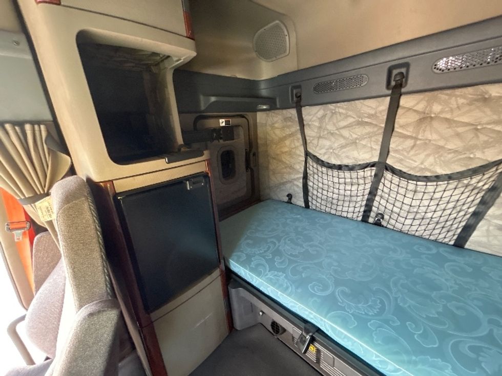 Sleeper Tractor-Heavy Duty Tractors-Freightliner-2020-Cascadia 12564ST-Fontana-CA-364,921\n\t\tmiles-$ 66,000 - Image 18