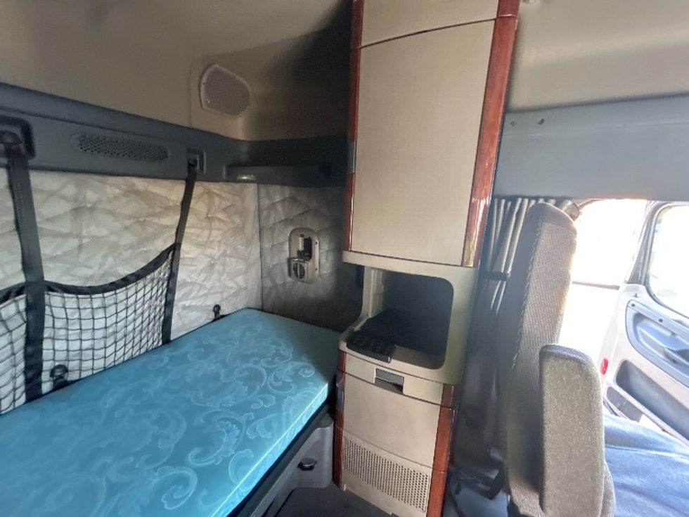 Sleeper Tractor-Heavy Duty Tractors-Freightliner-2020-Cascadia 12564ST-Fontana-CA-364,921\n\t\tmiles-$ 66,000 - Image 19