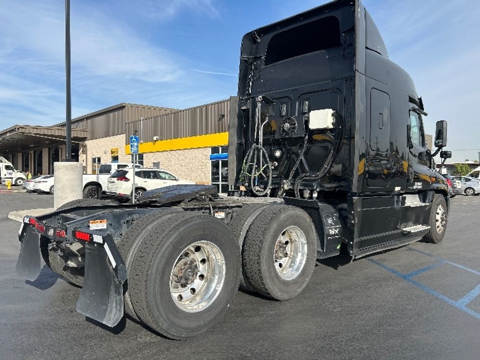 Sleeper Tractor-Heavy Duty Tractors-Freightliner-2020-Cascadia 12564ST-Fontana-CA-364,921\n\t\tmiles-$ 66,000 - Image 7
