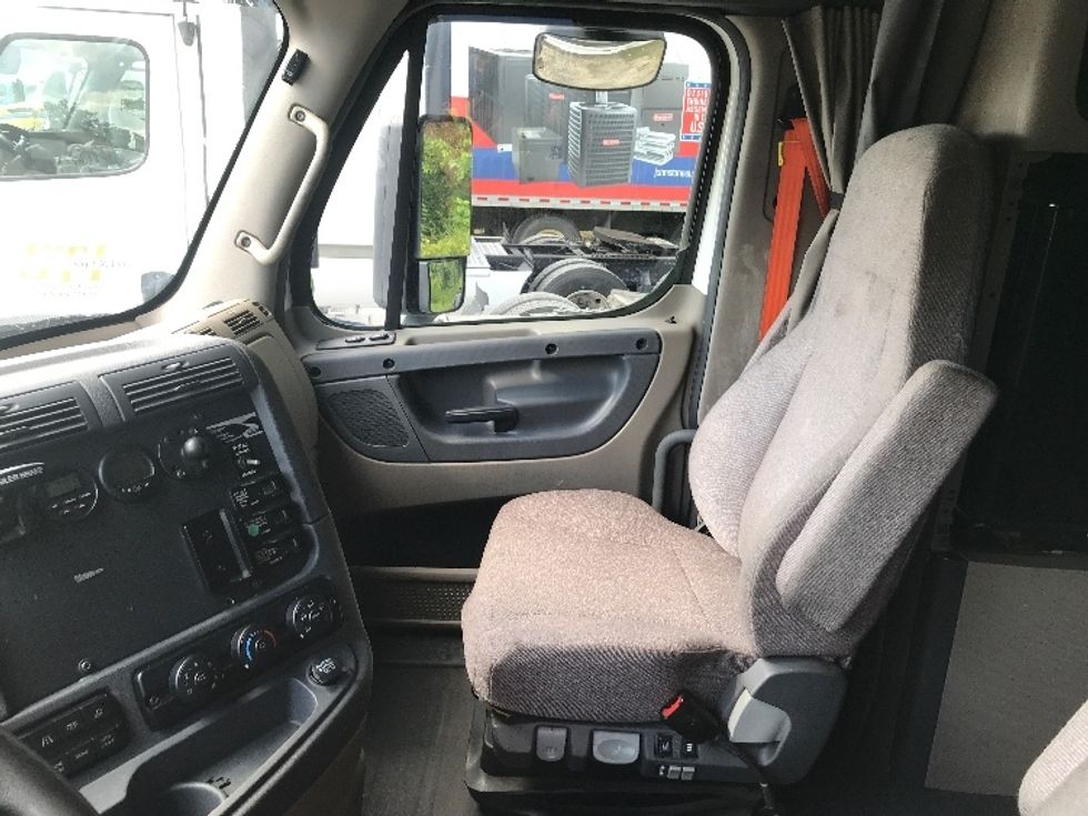 Sleeper Tractor-Heavy Duty Tractors-Freightliner-2020-Cascadia 12564ST-Garden City-GA-368,981\n\t\tmiles-$ 67,750 - Image 10