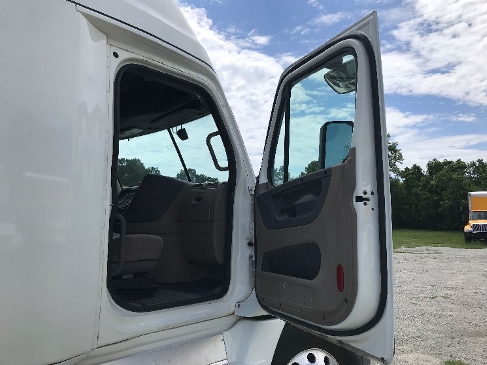 Sleeper Tractor-Heavy Duty Tractors-Freightliner-2020-Cascadia 12564ST-Garden City-GA-368,981\n\t\tmiles-$ 67,750 - Image 13