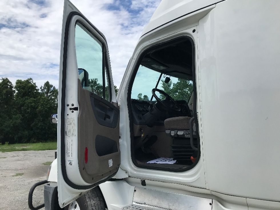 Sleeper Tractor-Heavy Duty Tractors-Freightliner-2020-Cascadia 12564ST-Garden City-GA-368,981\n\t\tmiles-$ 67,750 - Image 9